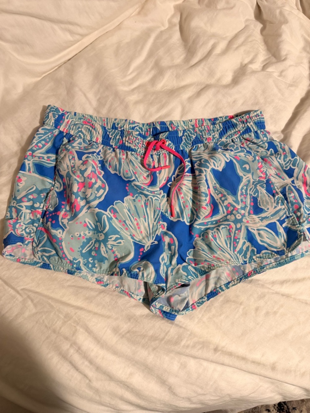 Lilly Pulitzer, Into the Deep Luxletic Runaround shorts size large